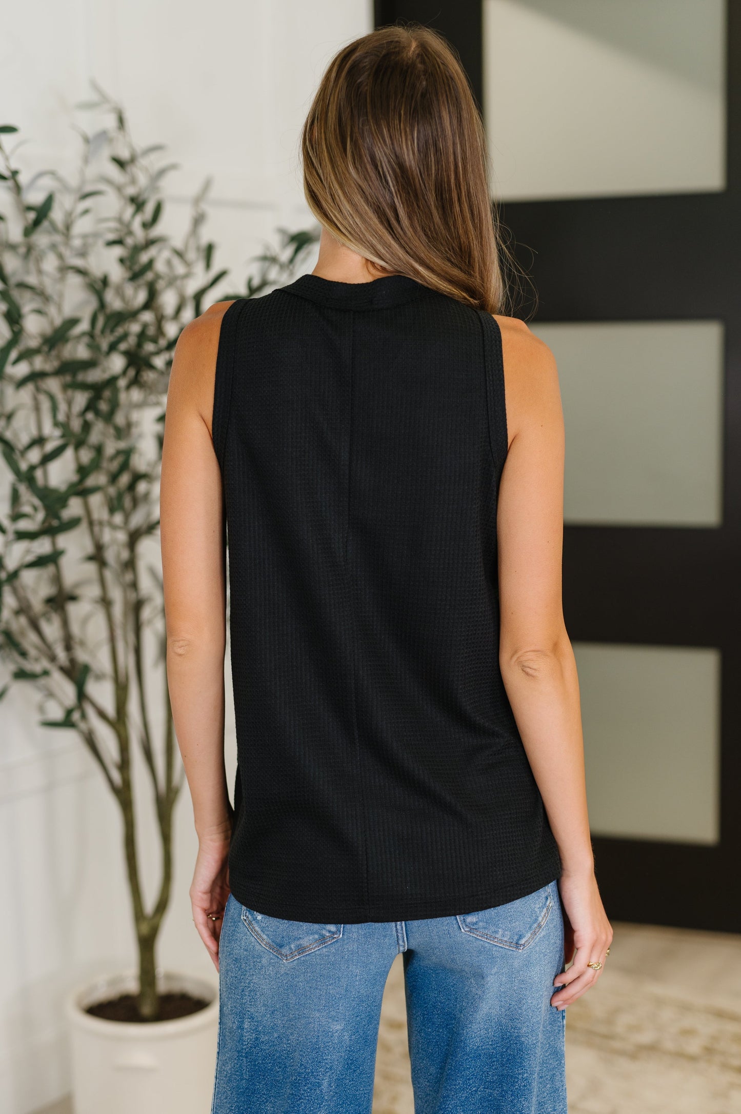 Killo Buttoned Up Buttercup Sleeveless Top – Black