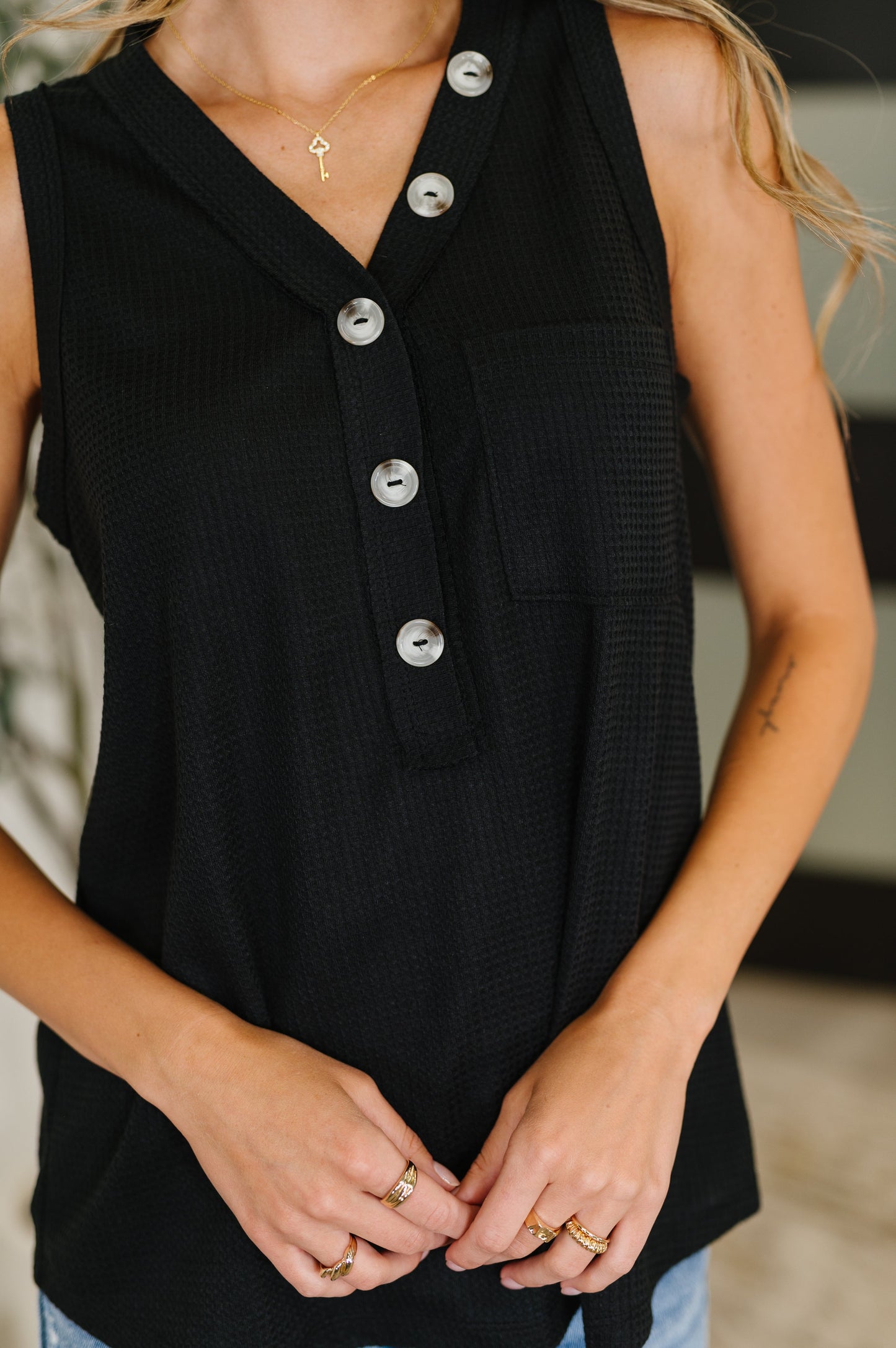 Killo Buttoned Up Buttercup Sleeveless Top – Black